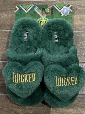 Wicked Themed Women's Fuzzy Fleece Slippers Green Size Small (5-6) NEW!!